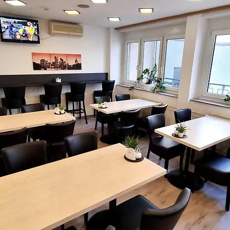 Hotel Adler Frankfurt 3*