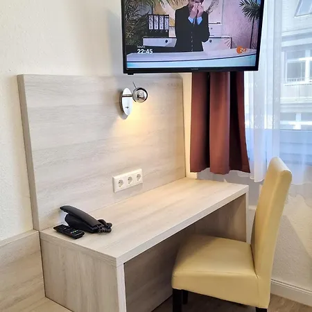 弗兰克福特埃德尔酒店 3*