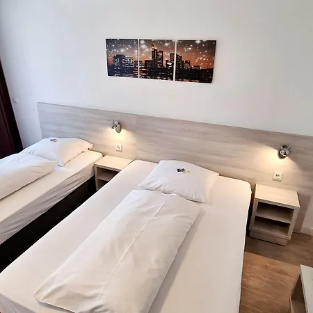 Adler Frankfurt Отель 3*